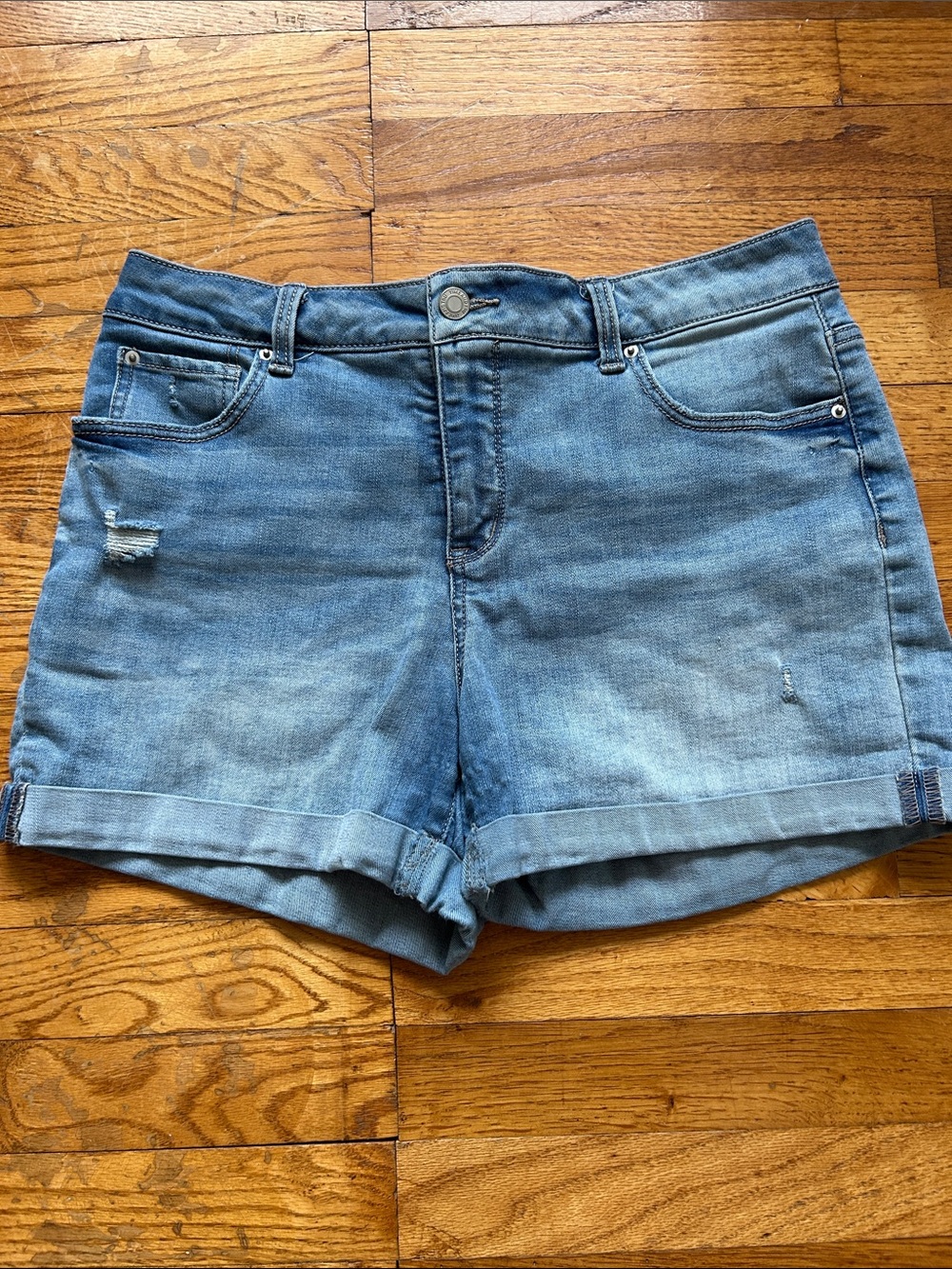 Time and Tru Light Blue High-Rise Rolled Cuff Mid Rise Distressed Shorts Size 10